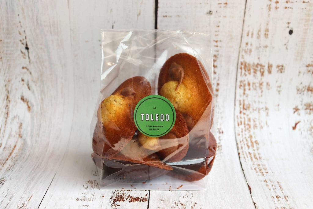 madeleines vanille, insert gianduja, coque chocolat noir